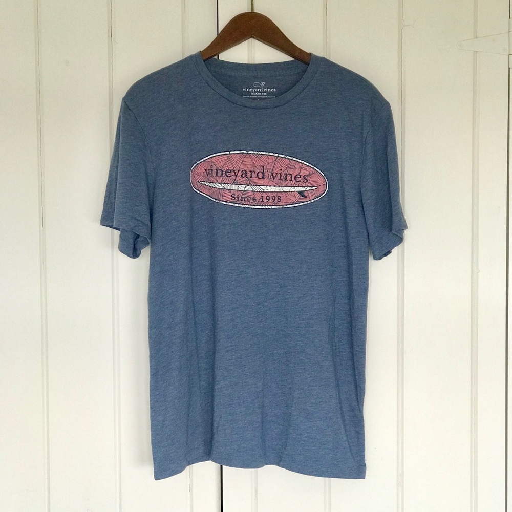 Vineyard vines island tee